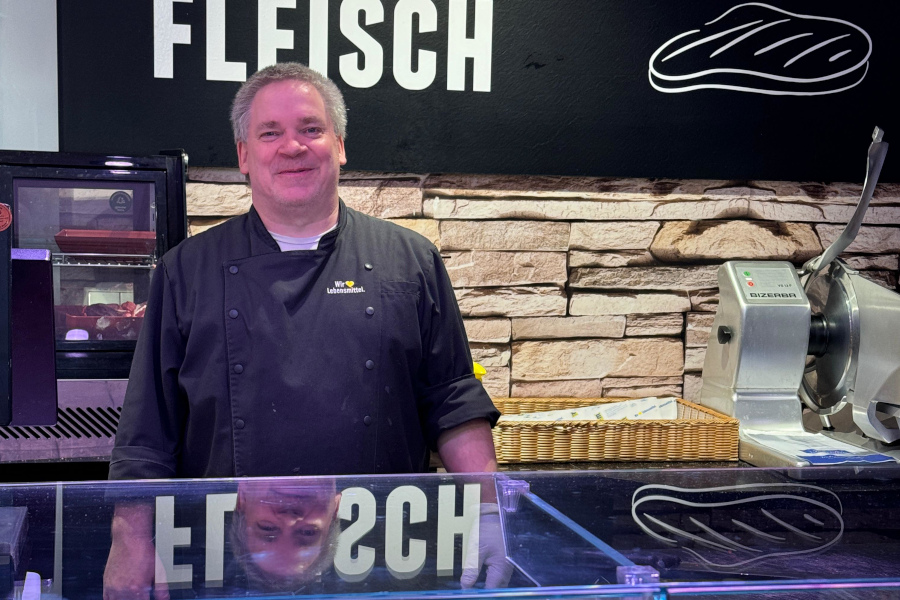 Mitarbeiter Fleischtheke